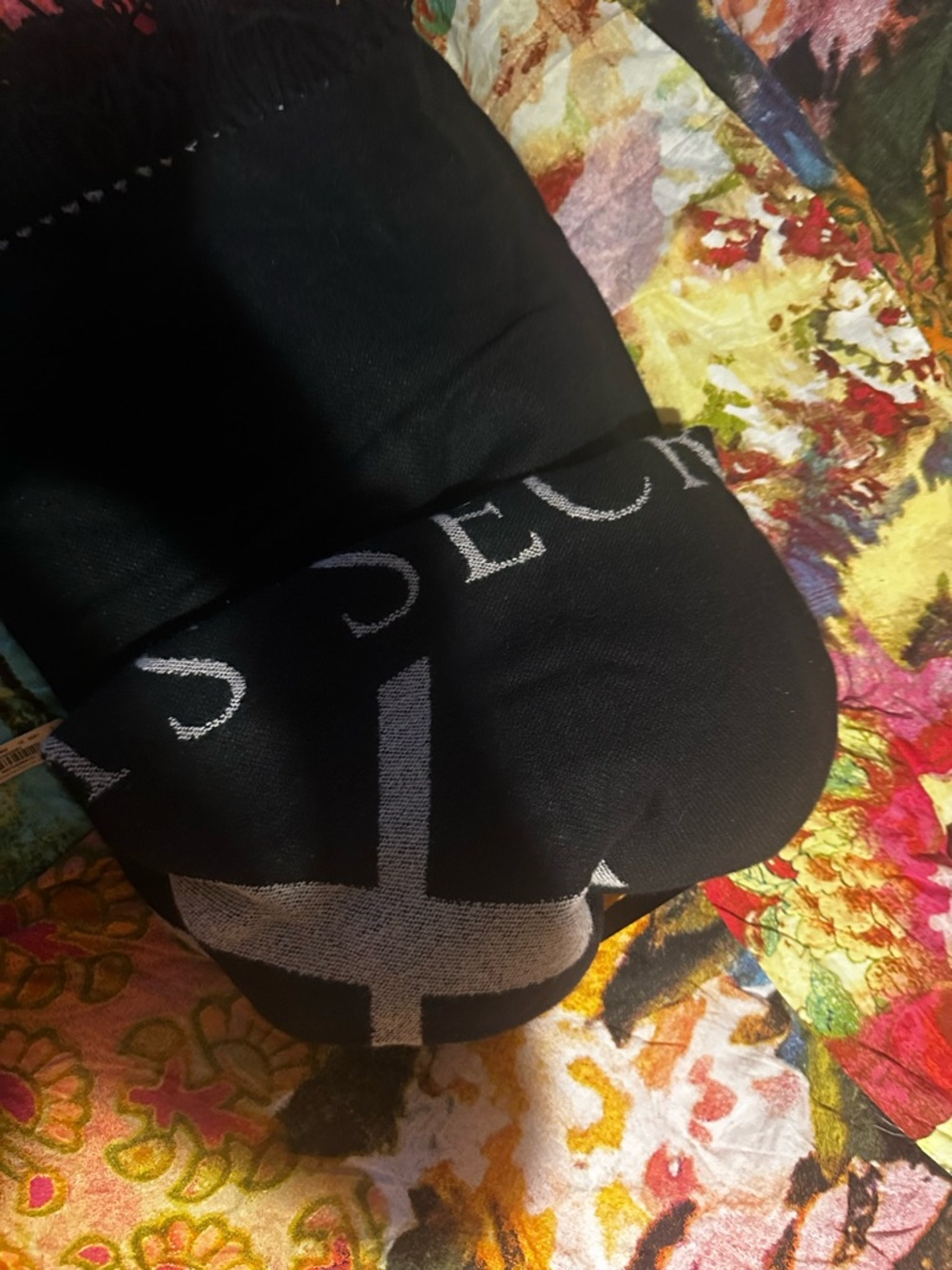 NWT Victoria’s Secret Throw Blanket - Picture 6 of 6